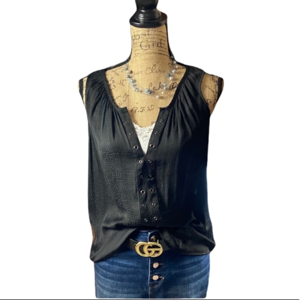 Jennifer Lopez black patterned sleeveless blouse